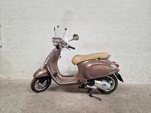 Vespa Primavera 125 scooter
