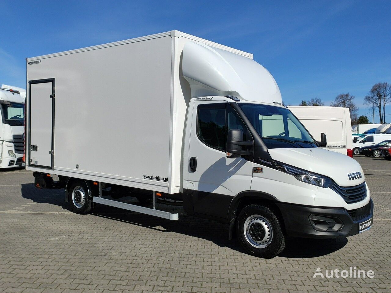 Mercedes-Benz Sprinter box truck < 3.5t