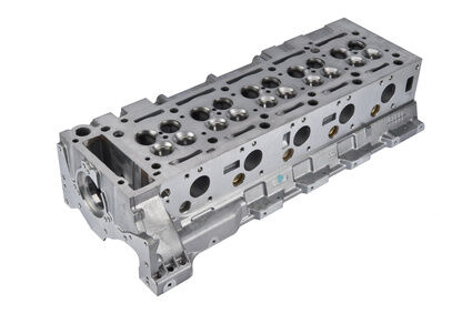 cylinder head for Mercedes-Benz truck tractor