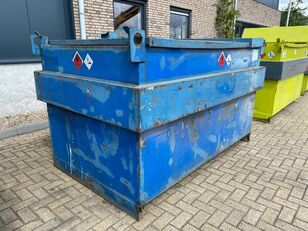 Steenbergen  2000 liter Kiwa IBC dieseltank met handpomp met keu fuel tank semi-trailer