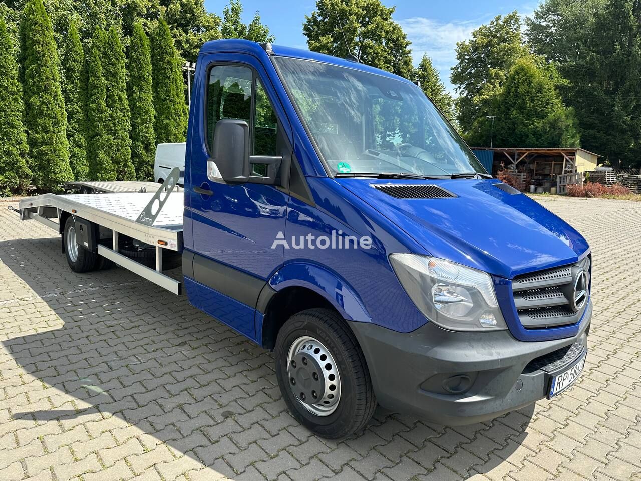 Mercedes-Benz 519 tow truck